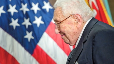 Κίσινγκερ: «Φιγούρα του Ντοστογιέφσκι ο Πούτιν» - Πώς θα επιβιώσει η εξουσία του από τον πόλεμο στην Ουκρανία