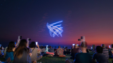 Είναι αυτό το τέλος για τα πυροτεχνήματα; - Τα θεαματικά drone shows έρχονται από ψηλά