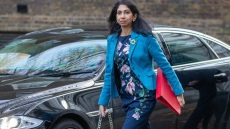 Βρετανία: Η υπουργός Εσωτερικών ζήτησε «προνομιακή μεταχείριση» για να μην χάσει το δίπλωμα λόγω παράβασης