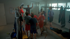 Μάθημα σεξουαλικότητας σε 10χρονα ή σκάνδαλο η ταινία «Αγόρια στα ντους»;