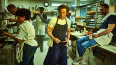 The Bear, 2η σεζόν: Η αφιλτράριστη αλήθεια της επαγγελματικής κουζίνας επιστρέφει στις οθόνες μας