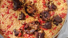 Μοσχαρίσια μάγουλα και ουρά γιουβέτσι στον νταβά