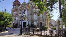 Αίγιο: Ομογενής από την Αυστραλία εκπλήρωσε το τάμα της στον Άγιο Δημήτριο αφήνοντας το νυφικό της μπροστά στην ιερή εικόνα