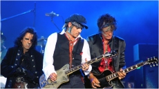 Τζόνι Ντεπ: Τραυματίστηκε στον αστράγαλο - Αναβλήθηκαν συναυλίες του συγκροτήματός του 