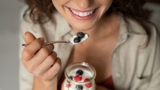 9 βραδινά σνακ που δεν θα χαλάσουν τον ύπνο σας