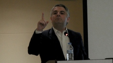 Ο Κωνσταντινόπουλος κατά γέφυρας ΠΑΣΟΚ - ΣΥΡΙΖΑ