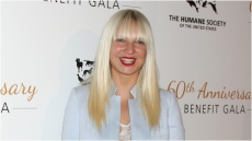  Sia: Ο εν διαστάσει σύζυγός της ζητά την αποκλειστική επιμέλεια του γιου τους