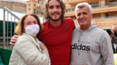 «Ο Στέφανος έκλαιγε και ζήτησε συγγνώμη από την μητέρα του μετά το συμβάν στη Ρώμη» αποκάλυψε ο Απόστολος Τσιτσιπάς