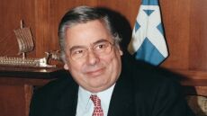 Ο Δήμος Αθηναίων τίμησε τον Μιλτιάδη Έβερτ δίνοντας το όνομά του στο Αμφιθέατρο της Τεχνόπολης