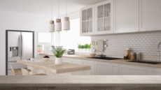 Κι όμως μπορείτε να καθαρίσετε την κουζίνα σας με σκόρδο. Δείτε πώς.