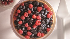 Τάρτες: Ο Στέλιος Παρλιάρος μάς δίνει όλα τα μυστικά για το σήμα κατατεθέν γλυκό του (+6 συνταγές)