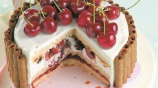 Απολαμβάνουμε τα κεράσια σε 26 υπέροχες συνταγές