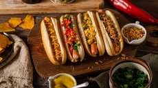 Πώς τα hot dogs κατέκτησαν τον πλανήτη και 3 εναλλακτικές συνταγές