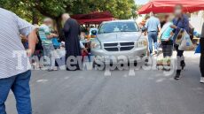 Βόλος: Αυτοκίνητο που οδηγούσε ιερέας «μπούκαρε» σε λαϊκή και παρέσυρε μια γυναίκα