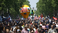 Γαλλία: Συνεχίζονται οι απεργίες για το συνταξιοδοτικό, αλλά με μειωμένη συμμετοχή