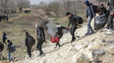 Έβρος: Χειροπέδες σε 24 μετανάστες στην αλλαγή του χρόνου - Εισήλθαν από τα ελληνοτουρκικά σύνορα 