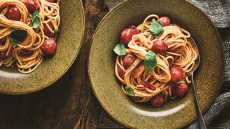 Η συνταγή της ημέρας. Εύκολο σπαγγέτι με ντοματίνια και βασιλικό. Το μενού της εβδομάδας (12 έως 18/6)