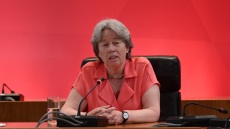 Αθηνά Λινού: «Δεν τείνουμε να παρατείνουμε τη ζωή των αγαπημένων μας, όταν είναι δεδομένο ότι δεν υπάρχει πλήρης θεραπεία»