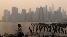 Το φαινόμενο της Νέας Υόρκης: Γιατί μεγάλες πυρκαγιές «πνίγουν» με καπνό τις μεγαλουπόλεις