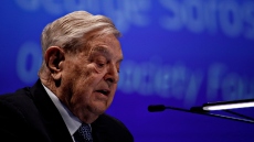 Τζορτζ Σόρος: Παραχωρεί τα ηνία στον γιο του, Αλεξάντερ - Το «who is who» του διαδόχου του