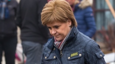 Νίκολα Στέρτζον: «Είμαι αθώα» λέει η πρώην πρωθυπουργός της Σκωτίας αφού αφέθηκε ελεύθερη