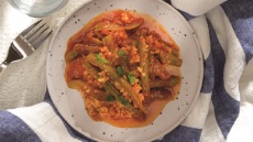 Φασολάκια στην κατσαρόλα με ξινόχοντρο και μαϊντανό