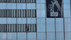 Νότια Κορέα: Συνελήφθη Βρετανός «Σπάιντερμαν» που αναρριχήθηκε στον πιο ψηλό ουρανοξύστη – Δείτε βίντεο