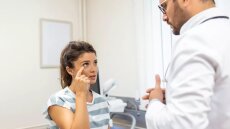 Οι βλεφαρίδες γυρίζουν προς τα μέσα: Πώς απειλούν την όραση – Ποια θεραπεία καλύπτει το ασφαλιστήριο