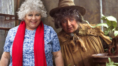 Μίριαμ Μάργκολιζ - Φωτογραφίζεται γυμνή στα 82 της και δηλώνει: «Ποτέ δεν ντράπηκα που είμαι λεσβία»