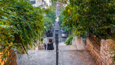 Κολωνάκι: Μέχρι και φρουτέμπορο της Μυκόνου «φέσωσε» ο επιχειρηματίας που άρπαζε χρήματα και γινόταν «καπνός»