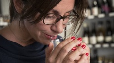 Αναζητώντας το «αληθινό» κρητικό φαγητό σε βουνά, ελαιώνες και μιτάτα