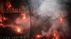 Παναθηναϊκός-Ολυμπιακός: Διακοπή του αγώνα στο ΟΑΚΑ, στα αποδυτήρια ο Ολυμπιακός και οι διαιτητές