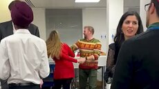 Βρετανία: «Φρικτό» χαρακτήρισε ο υπουργός Μάικλ Γκόουβ το βίντεο του Partygate και ζήτησε συγγνώμη από τον λαό