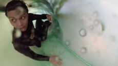 TikTok: Viral το ακατάλληλο για κλειστοφοβικούς βίντεο με τον Μαλαισιανό που εγκλωβίστηκε σε νεροτσουλήθρα