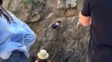 Ιταλία: Τουρίστρια δίστασε να κάνει βουτιά και χτύπησε σε βράχια