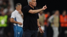 Ζοσέ Μουρίνιο: Τιμωρία τεσσάρων αγωνιστικών από την UEFA για την «επίθεση» στον διαιτητή 