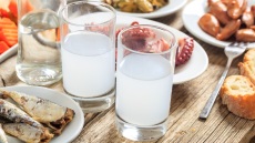 Ούζο ή τσίπουρο: τι επιλέγουν οι αναγνώστες του Olivemagazine.gr