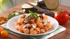 Μακαρονάδες με μελιτζάνα: η δροσιά του καλοκαιριού στο πιάτο μας