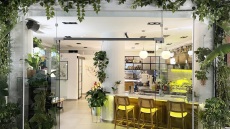 Τι γίνεται εκεί έξω; Από φασολάκια με αυγά, μέχρι negroni και cold brew σε μπουκάλι και ένα νέο aperitivo bar