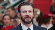 Κρις Έβανς: Θα βραβευτεί για τη συνεισφορά του στην ενίσχυση της συμμετοχής στα κοινά