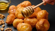 Τα μυστικά για τους πιο λαχταριστούς σπιτικούς λουκουμάδες