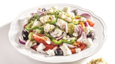 Χωριάτικη σαλάτα, η κορυφαία της ταβέρνας