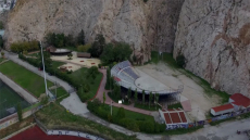 Θέατρα Βράχων Βύρωνα: Με νόμο «περνούν» στους πολίτες