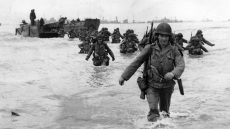 Γαλλία: Πέθανε σε ηλικία 100 ετών ο τελευταίος επιζών καταδρομέας της Απόβασης της Νορμανδίας