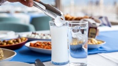 10 προϊόντα με γεύση ούζου: λουκούμια, μπισκότα και παξιμάδια, σάλτσα ντομάτας, σαγανάκι μανιταριών και βυσσινάδα