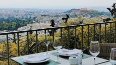 Βόλτα στους λόφους της Αθήνας: Τα all day στέκια της πόλης για θέα αφ’ υψηλού