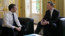 Η Γαλλία αισιοδοξεί να προσελκύσει μεγάλες επενδύσεις της Tesla