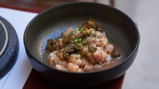 34 Athens: Ένα ολοκαίνουργιο bar restaurant στην κρυφή αυλή της πλατείας Καρύτση