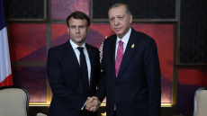 Σύνοδος Κορυφής ΝΑΤΟ: Η σταθερότητα στην ανατολική Μεσόγειο στην ατζέντα των Μακρόν - Ερντογάν