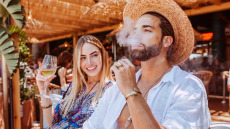 Εναλλακτικά καπνικά προϊόντα: Μια χρήσιμη προσέγγιση για τον έλεγχο του καπνίσματος